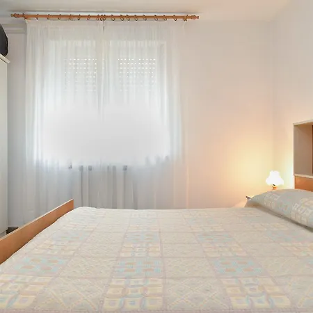 & Tanja 1552 Πούλα