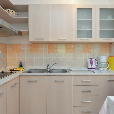 Πανσιόν & Tanja 1552 3*