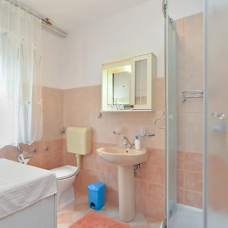 Πανσιόν & Tanja 1552 Πούλα