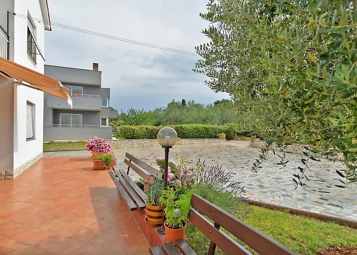 Guest house & Tanja 1552