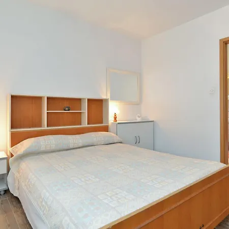 ゲストハウス & Tanja 1552 3*